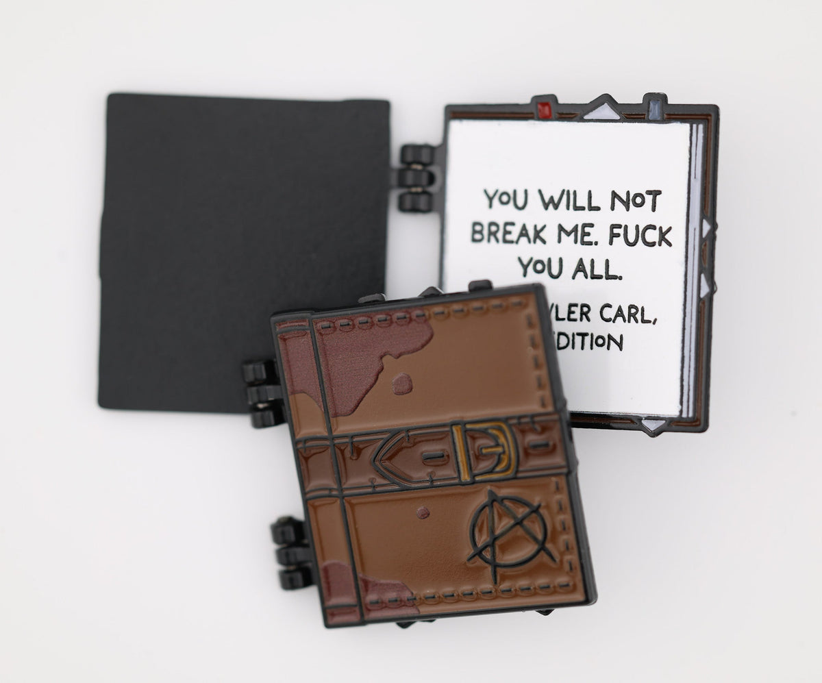 **PREORDER** Dungeon Crawler Carl: Dungeon Anarchist's Cookbook Enamel Pin Enamel Pin Foam Brain Games